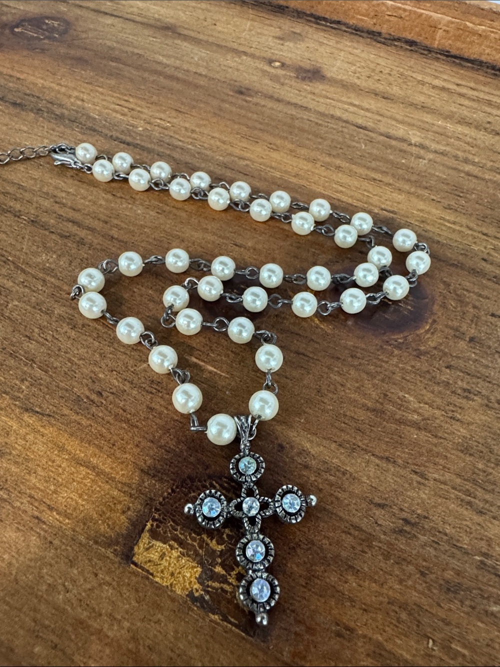 Delicate Pearl Beaded Necklace with Cross Pendant - White Pearls